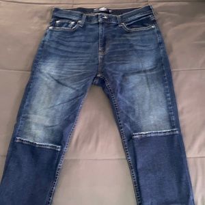 Men’s Hollister Taper Dark wash jeans. 32 EUC